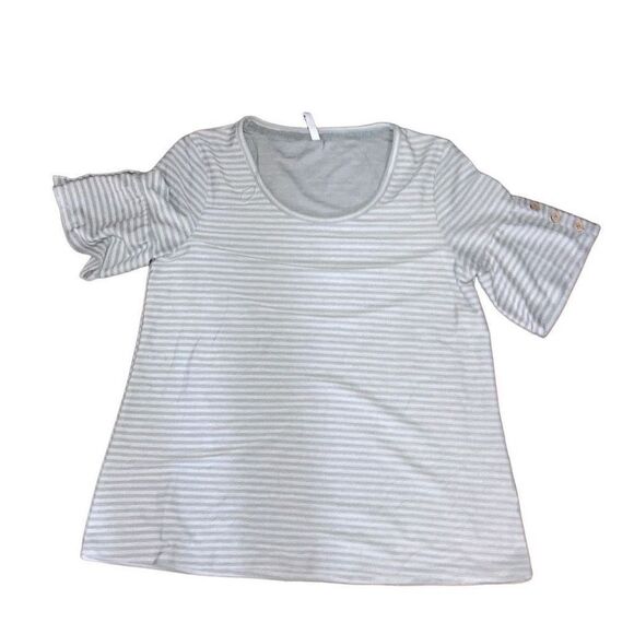 NWT Size Medium 44 Degrees North Gray and White Short Flutter Sleeve Blouse - Picture 1 of 4
